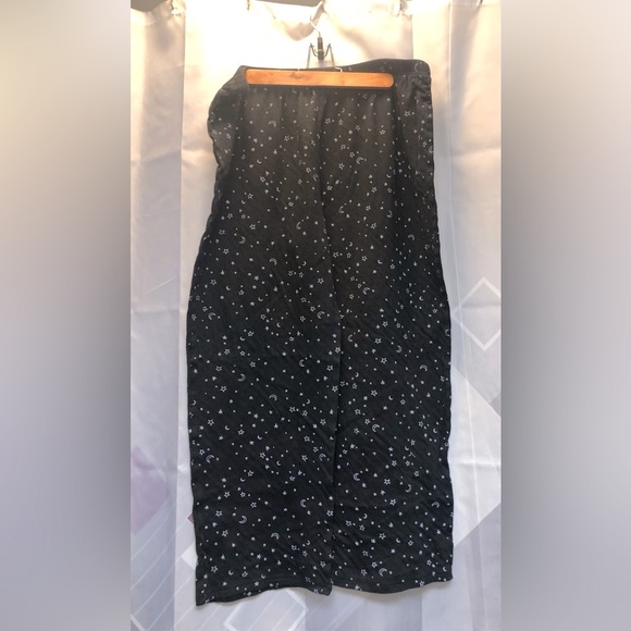 Croft & Barrow Women’s black ‘starry night’ sleep pants, 1X - Picture 2 of 4